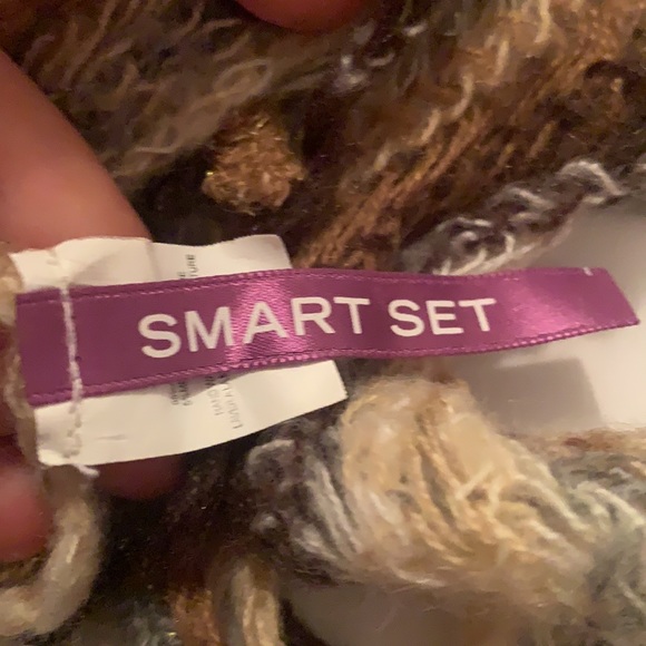 Smart set scarf - Picture 5 of 5